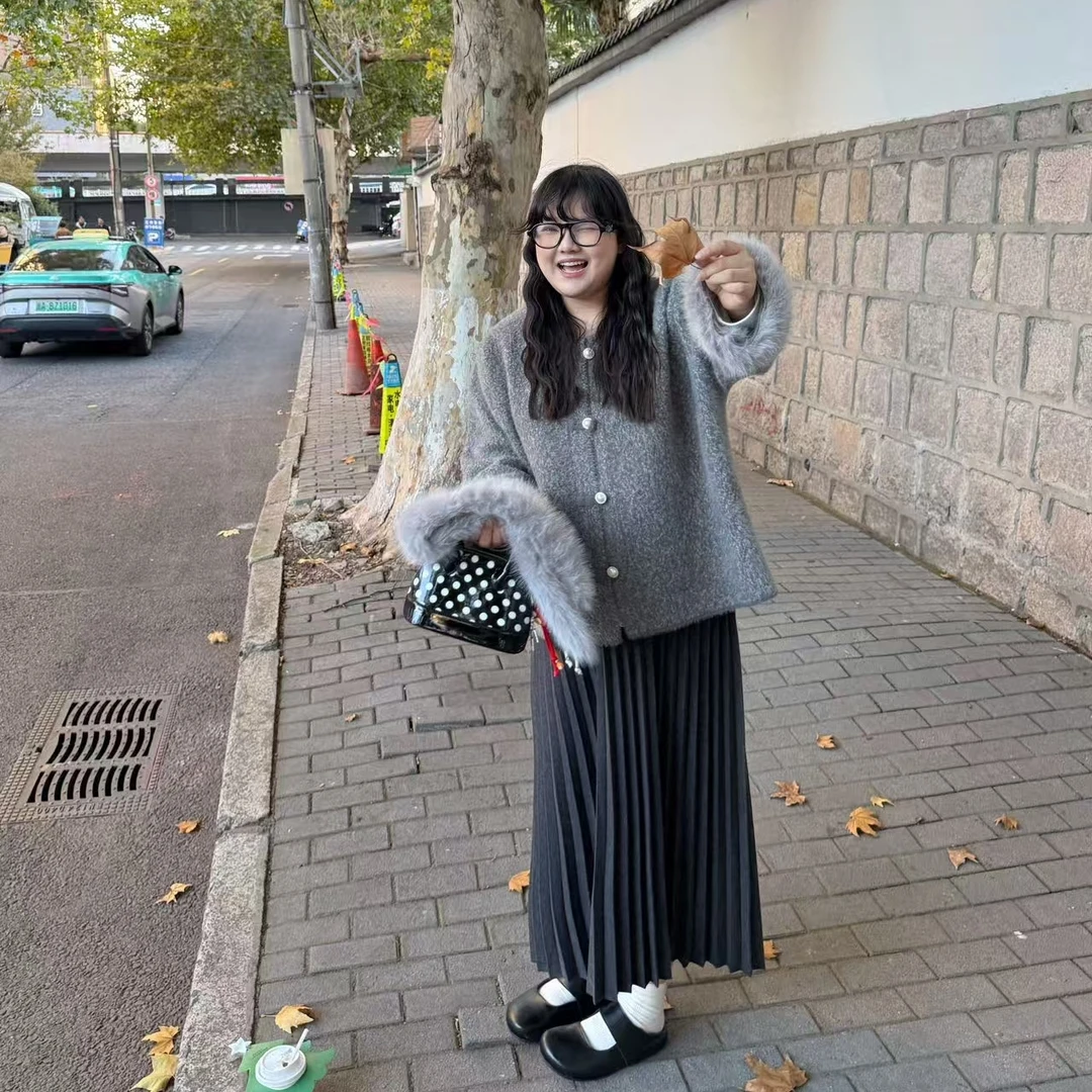 大码女装秋冬胖mm小香风设计感高级感开衫保暖配围脖短款外套
