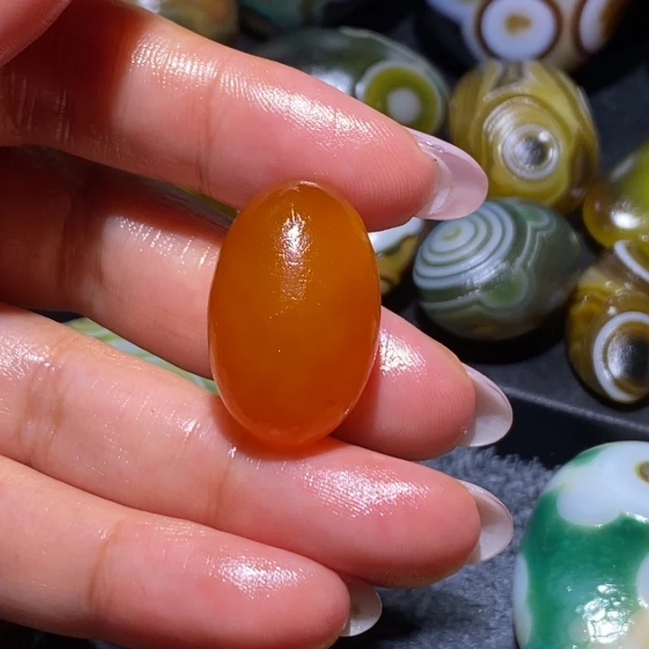 德***响玛瑙/玉髓未镶嵌珠宝奇石