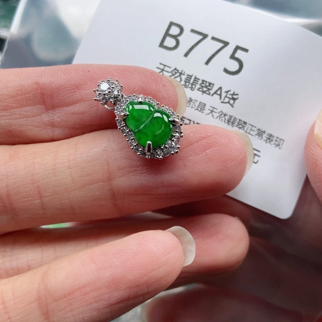 【闪购商品】翡翠吊坠(不含链)未镶嵌