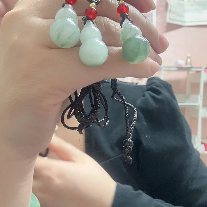 石英质玉颈饰未镶嵌3个