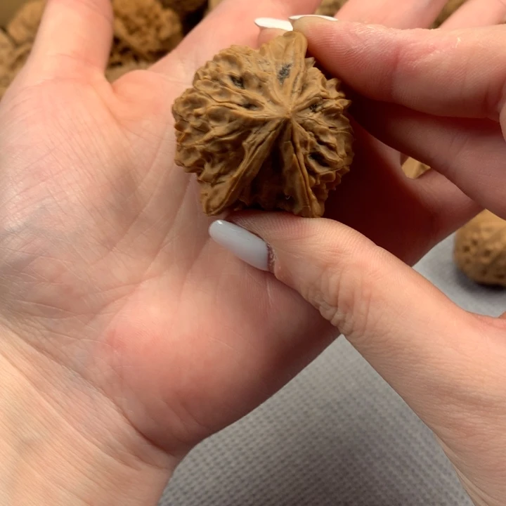 佳***发文玩核桃吊坠异形单只