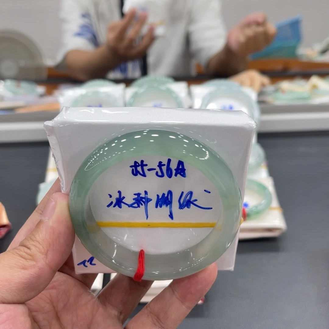翡翠未镶嵌手镯缅甸翡翠