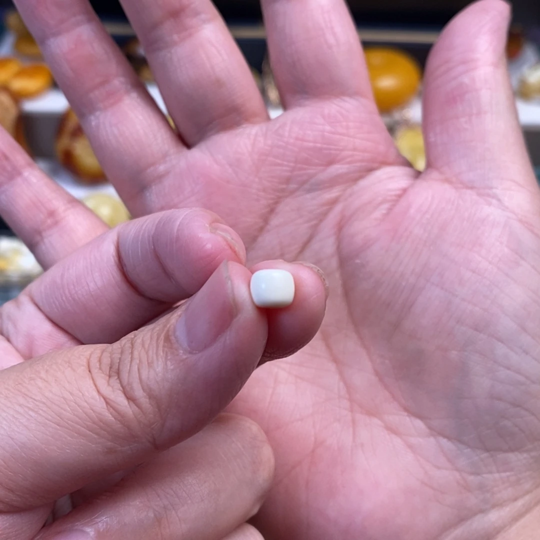未镶嵌琥珀裸石可****后漆瓷白老型单珠6.3