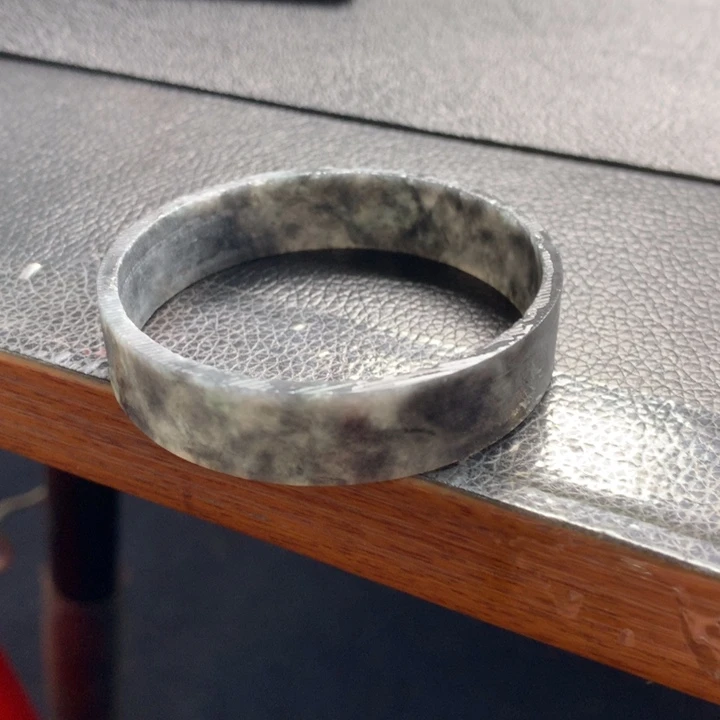 定制翡翠未镶嵌手镯