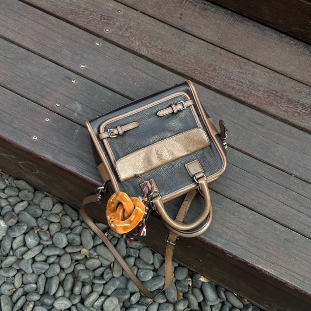 95新 LOEWE/罗意威 【小考拉】罗意威 巧克力棕斜挎包