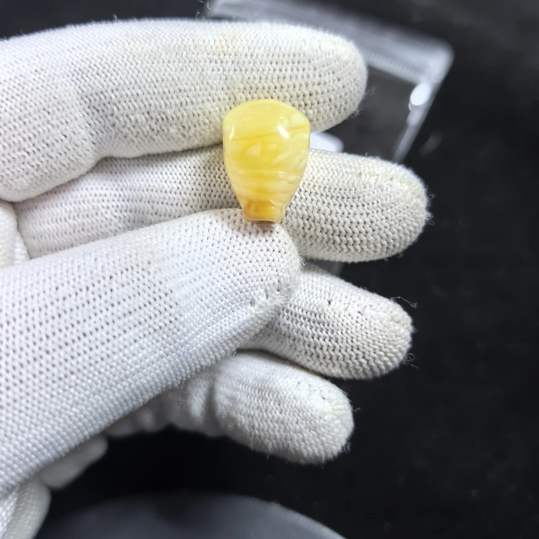 Z2053天然蜜蜡西施壶三通白腊妖花13×19支持复检微瑕