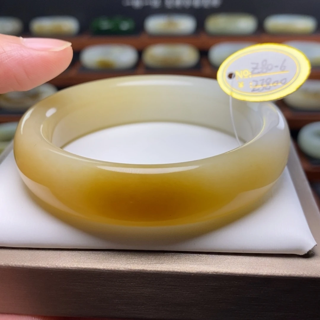 和田玉（糖玉）未镶嵌手镯