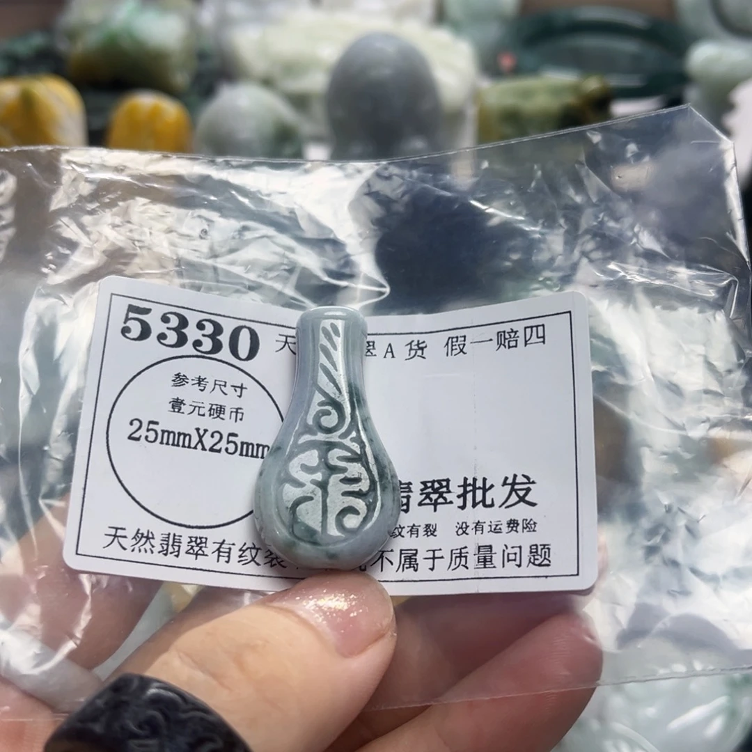 翡翠未镶嵌颈饰5330
