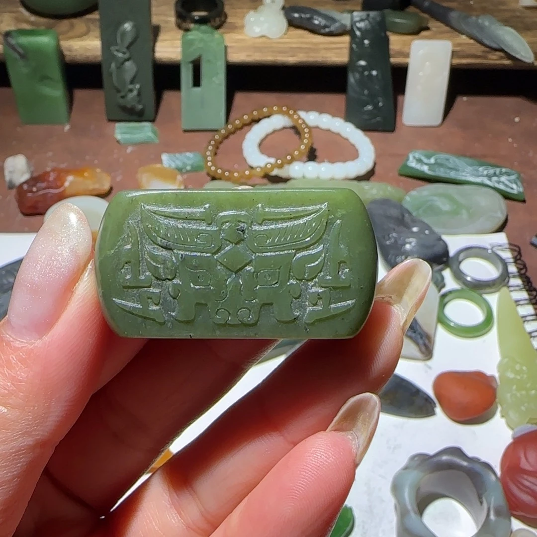 陈***胖和田玉未镶嵌颈饰