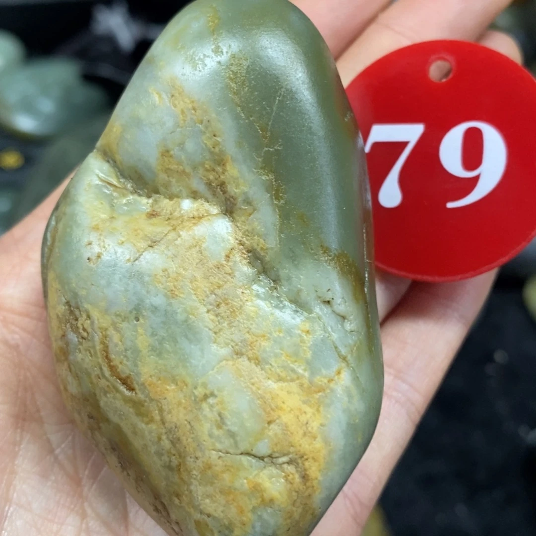 颈饰未镶嵌和田玉（糖玉）