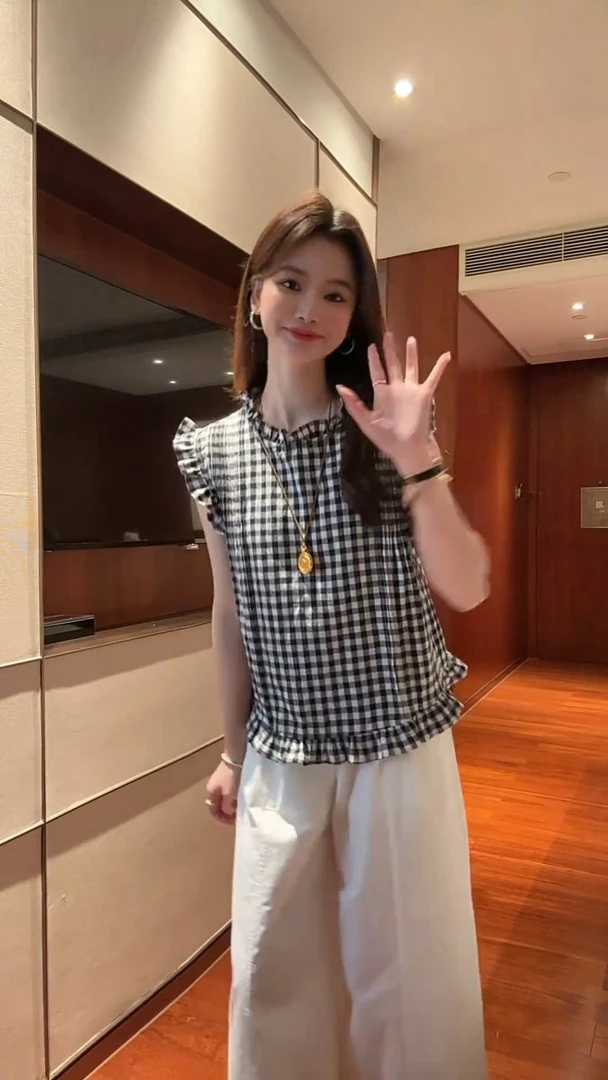 2025夏季新款韩系气质减龄格子小飞袖设计感上衣百搭休闲裤两件套