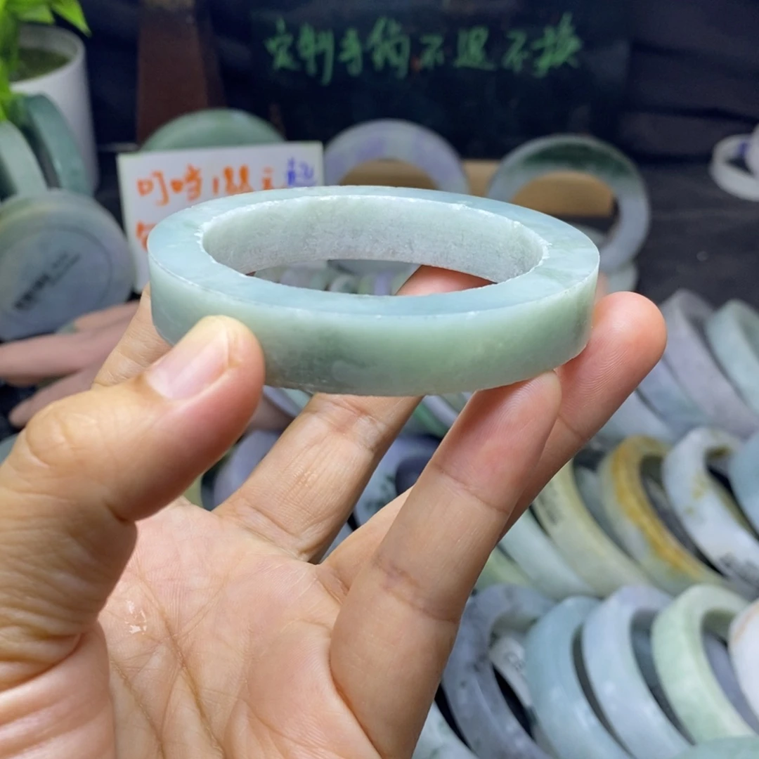 定制翡翠未镶嵌手镯