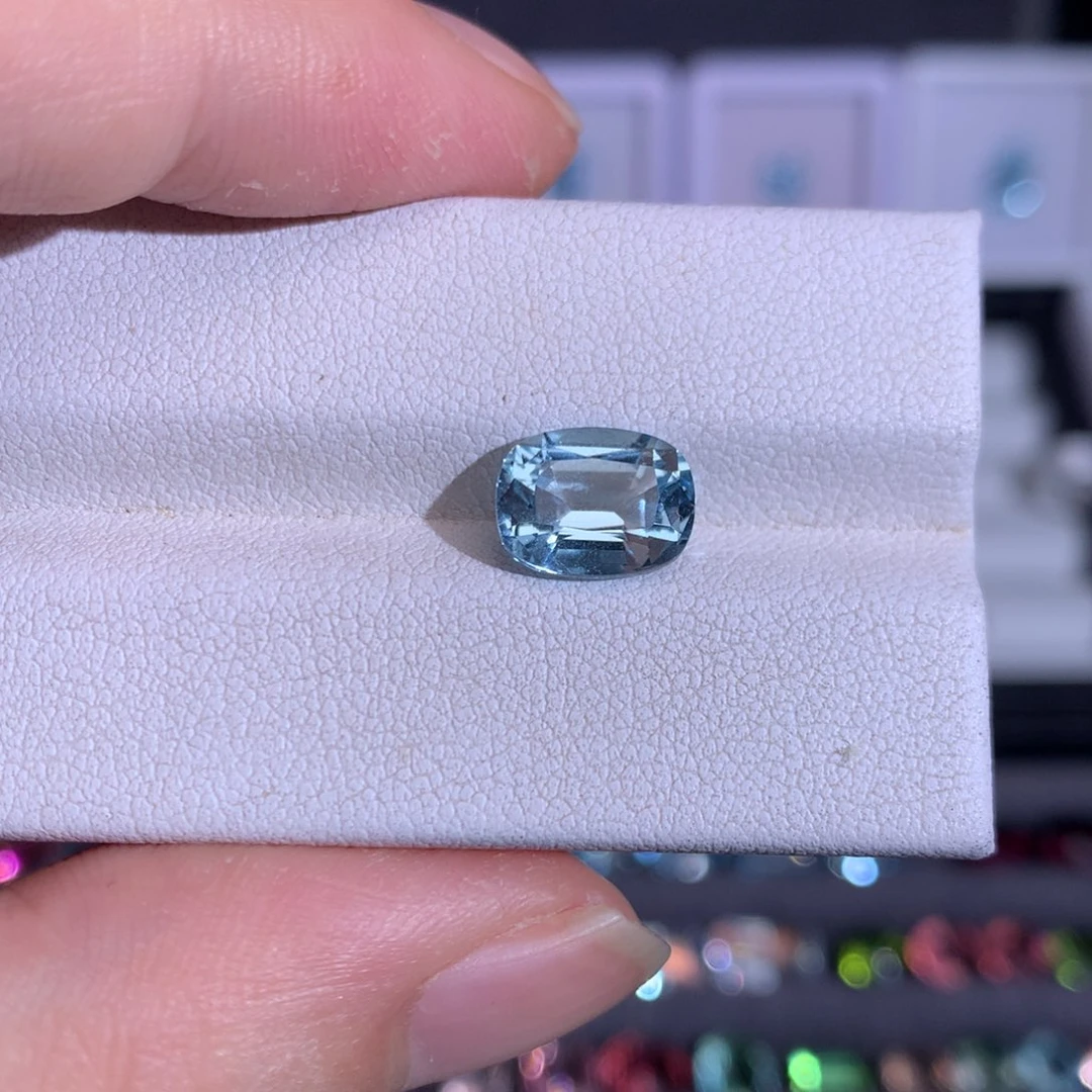 笔搁海蓝宝石未镶嵌2.365ct