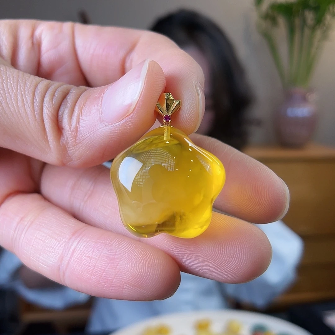 琥珀18K金镶嵌颈饰星星