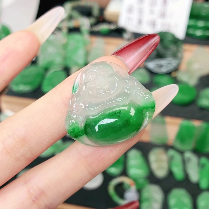 石英质玉（非洲翠）未镶嵌颈饰
