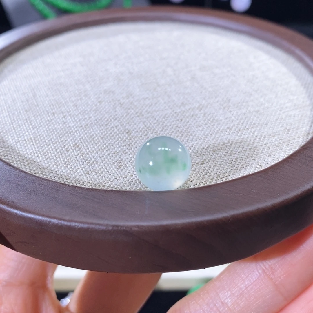 翡翠未镶嵌颈饰翡翠冰茶飘绿珠11+mm