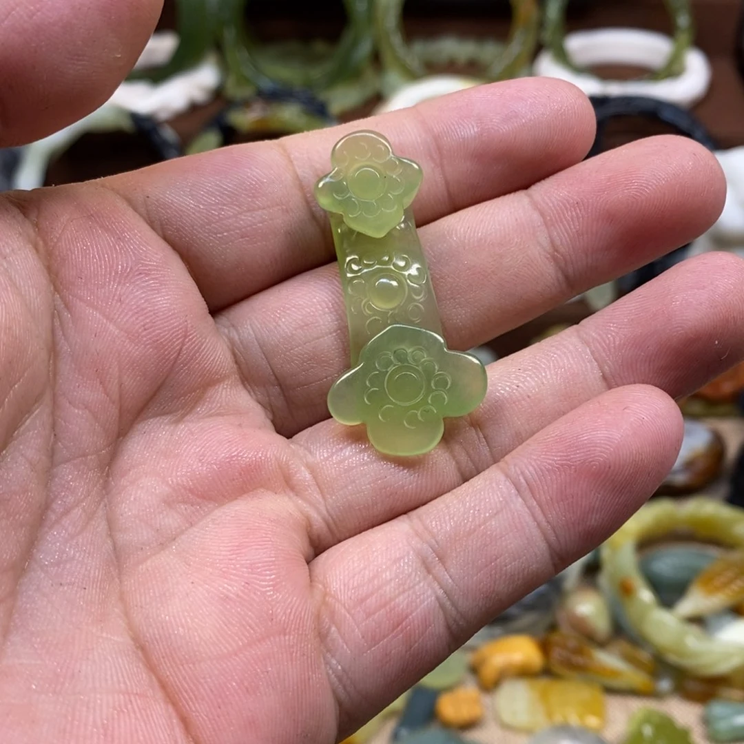 蛇纹石玉吊坠(赠链)未镶嵌