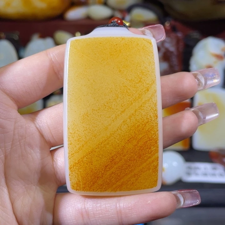 和田玉挂件未镶嵌過*。