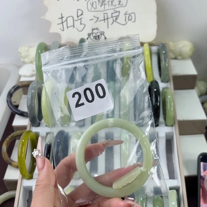蛇纹石玉未镶嵌手镯来***萄