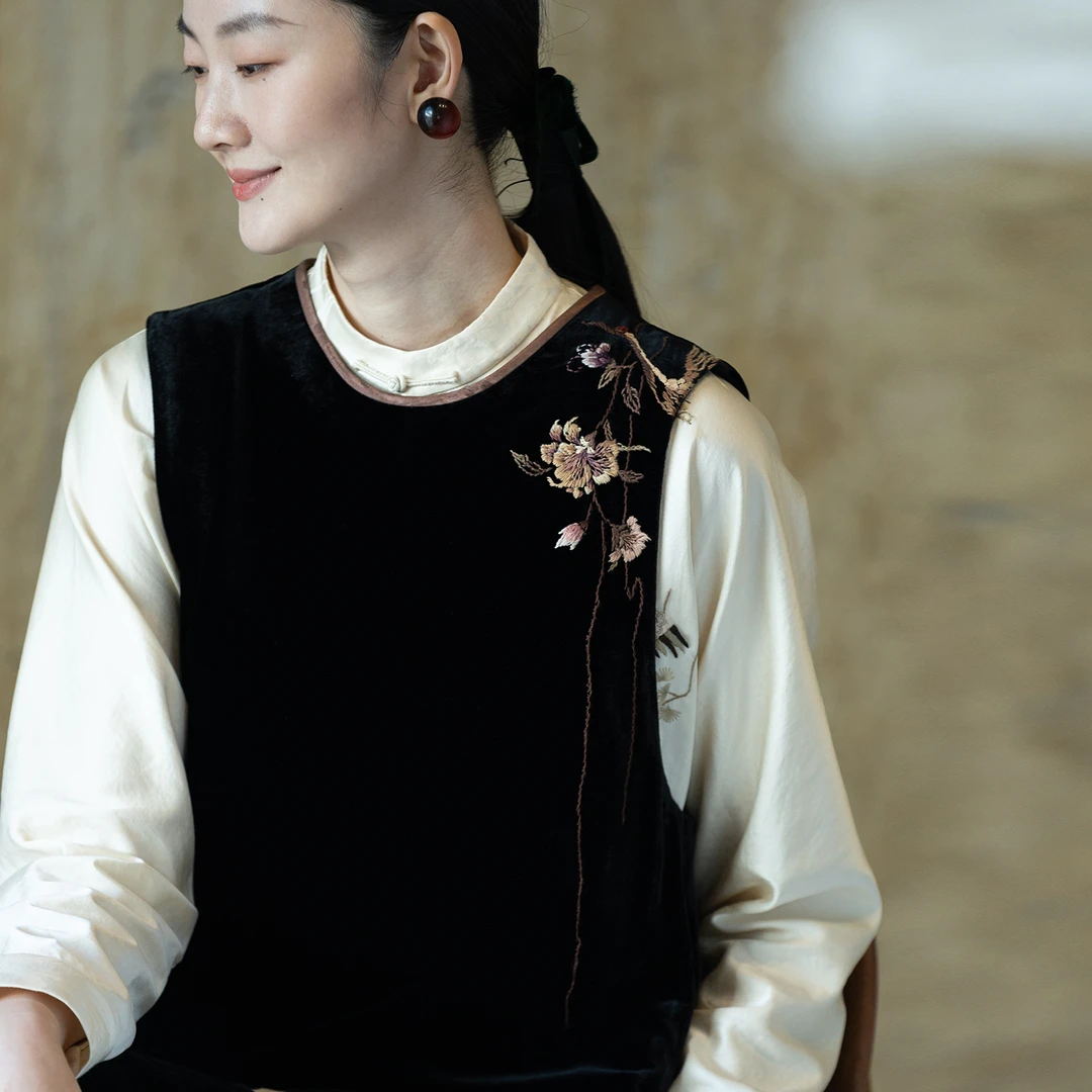 牧衣游原创 丝绒手工刺绣马夹新款黑色古朴东方气质百搭上衣 风绪
