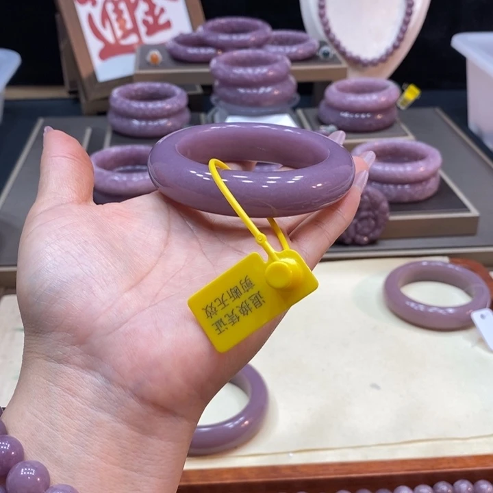 ˵***˵未镶嵌手镯石英岩玉