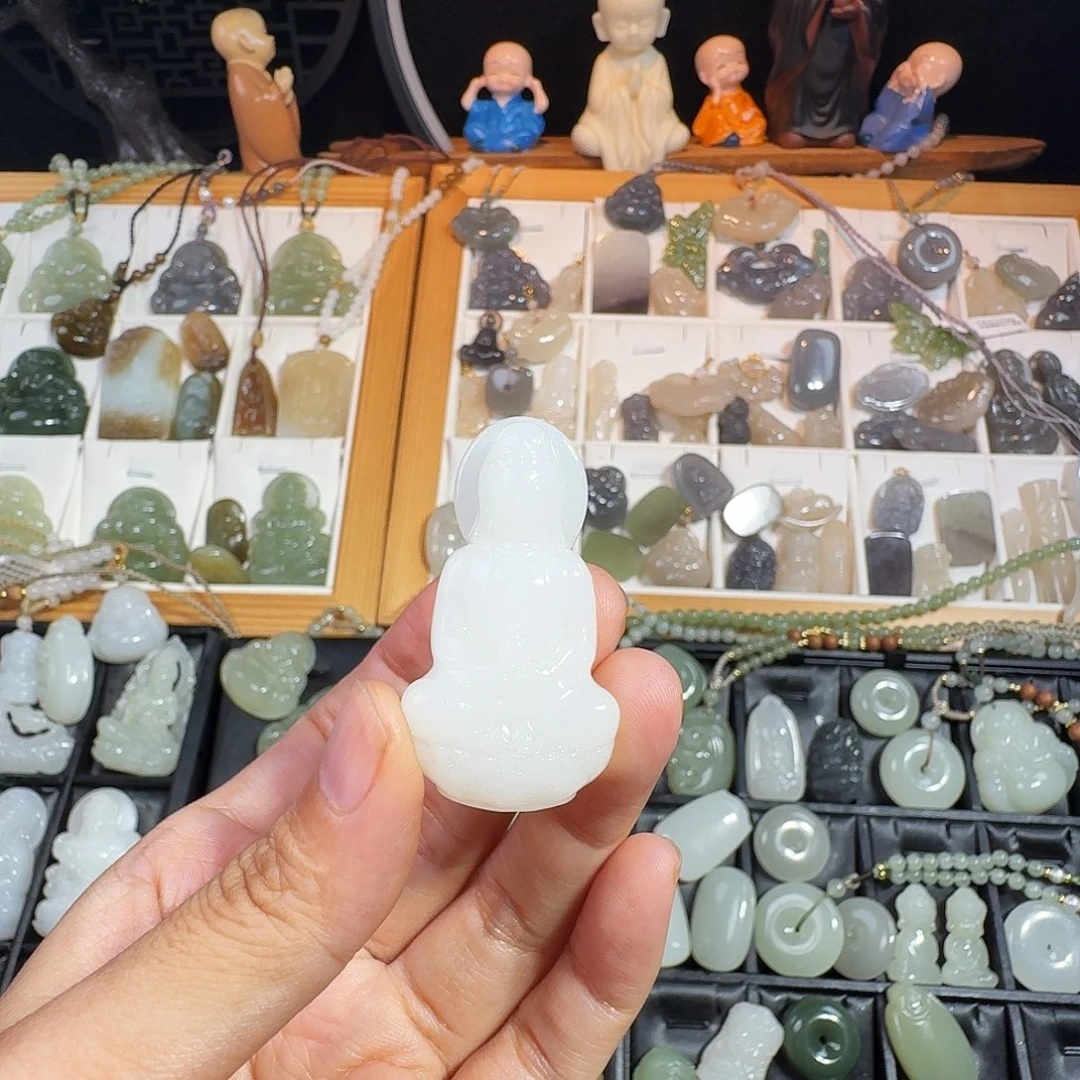 村***主颈饰未镶嵌和田玉