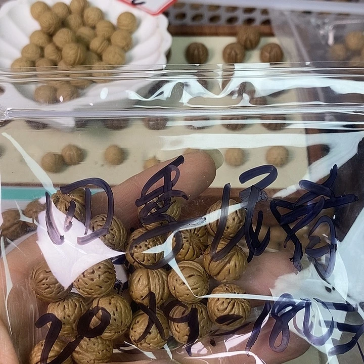 吊坠桃核zzzzzzzzz