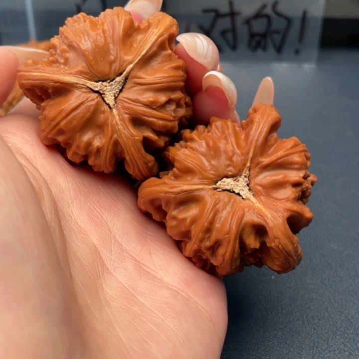 冬***g文玩核桃吊坠白狮子