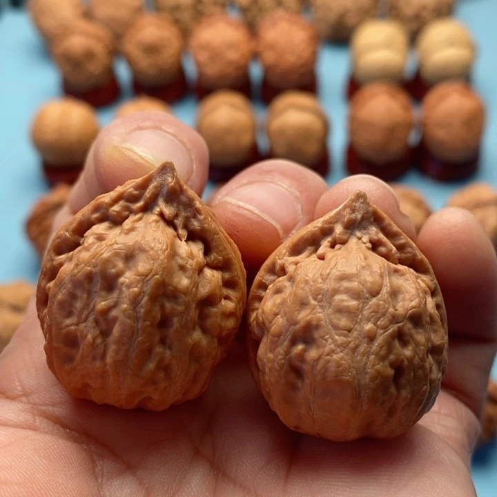 文玩核桃把件精品文玩手捻铁石元