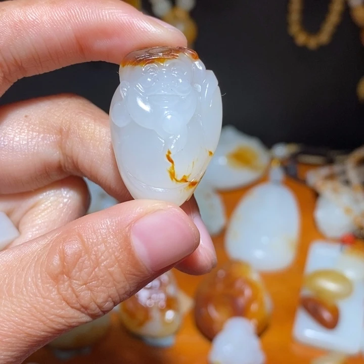 冬***光和田玉未镶嵌颈饰