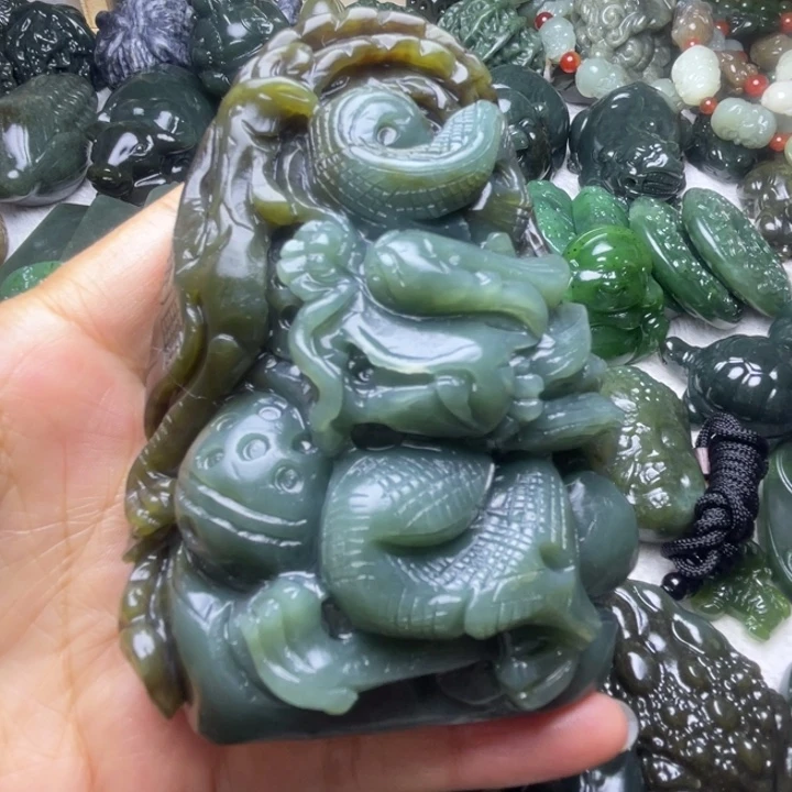 和田玉未镶嵌颈饰