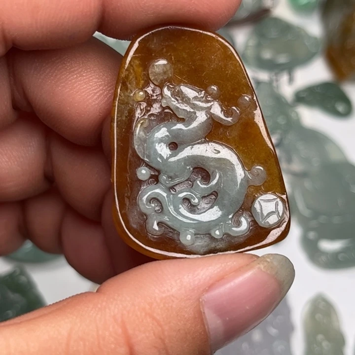 翡翠未镶嵌颈饰仿古龙