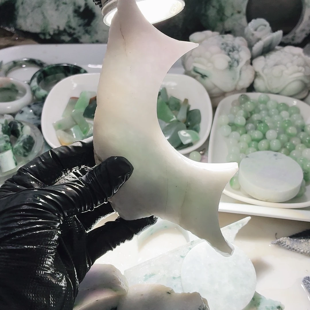 翡翠未镶嵌颈饰边角料