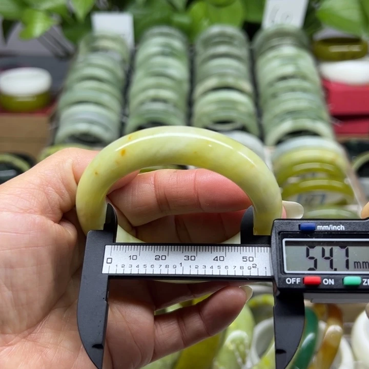 蛇纹石玉未镶嵌手镯36