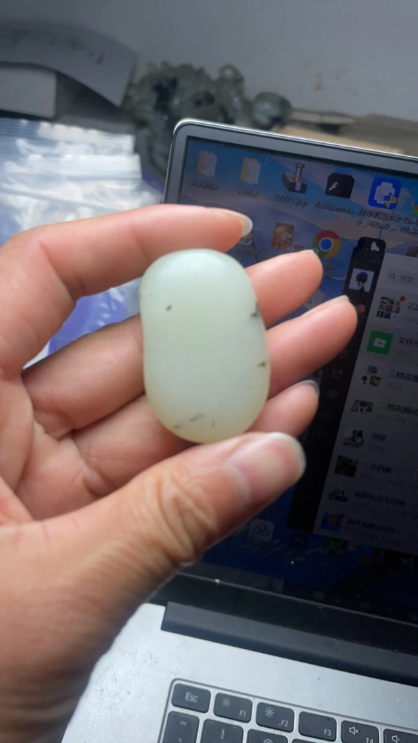 新疆和田玉白玉吊坠