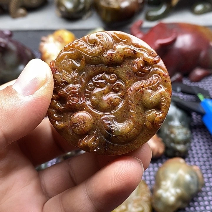 蛇纹石玉未镶嵌颈饰