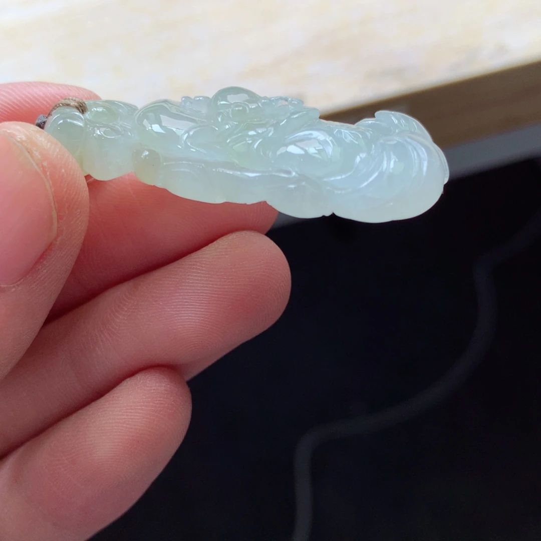 翡翠颈饰未镶嵌吊坠