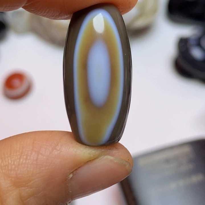 未镶嵌颈饰玛瑙/玉髓诗*