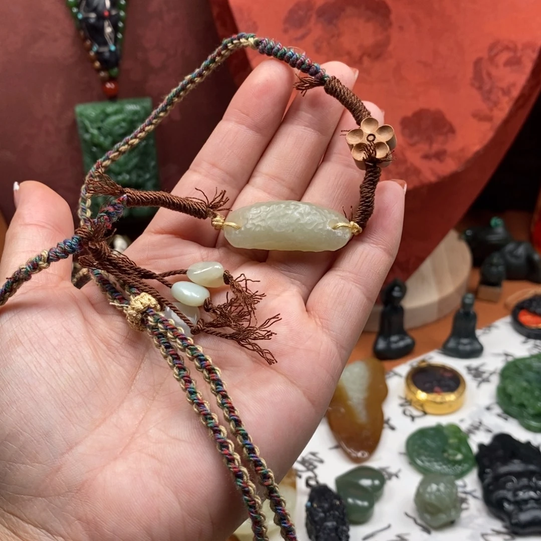 和田玉未镶嵌颈饰