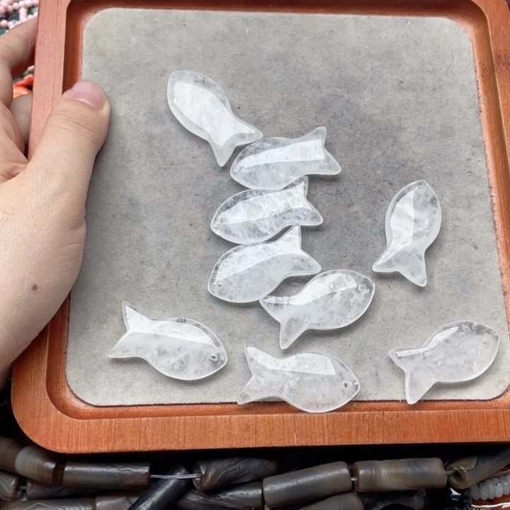 玛瑙/玉髓合金珠宝半成品一个20x41m白水晶鱼吊坠