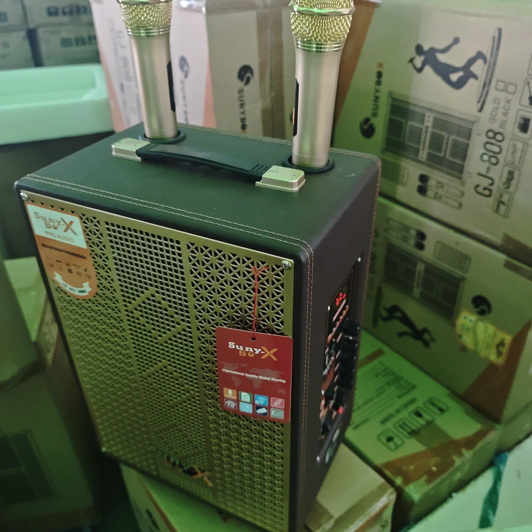 8寸音箱，手提音箱，拉杆音箱。话筒不挑颜色。不包邮。