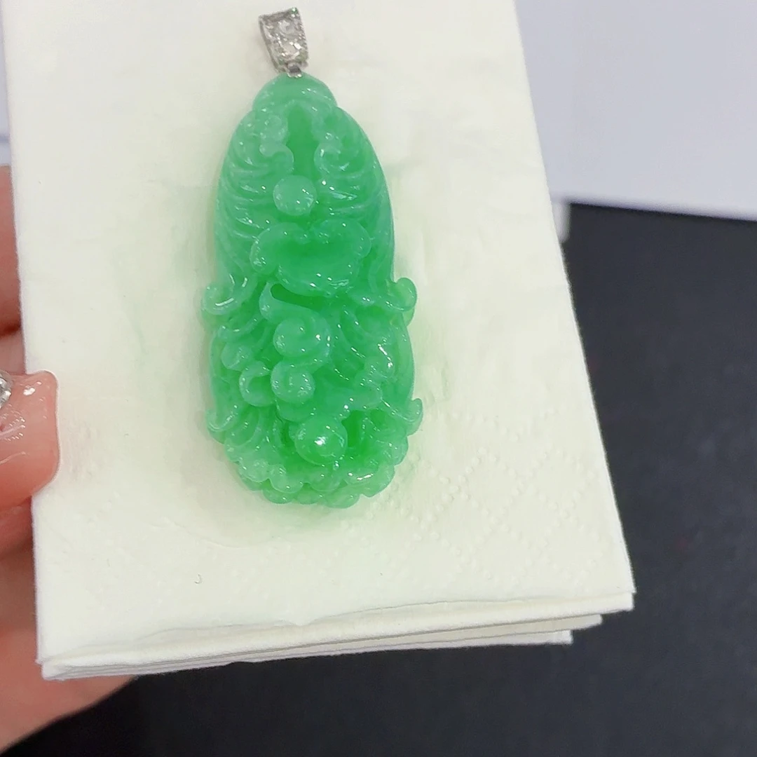 颈饰18K金镶嵌翡翠精品白菜吊坠
