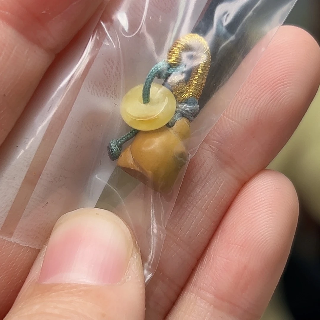 蜜蜡珠宝奇石未镶嵌