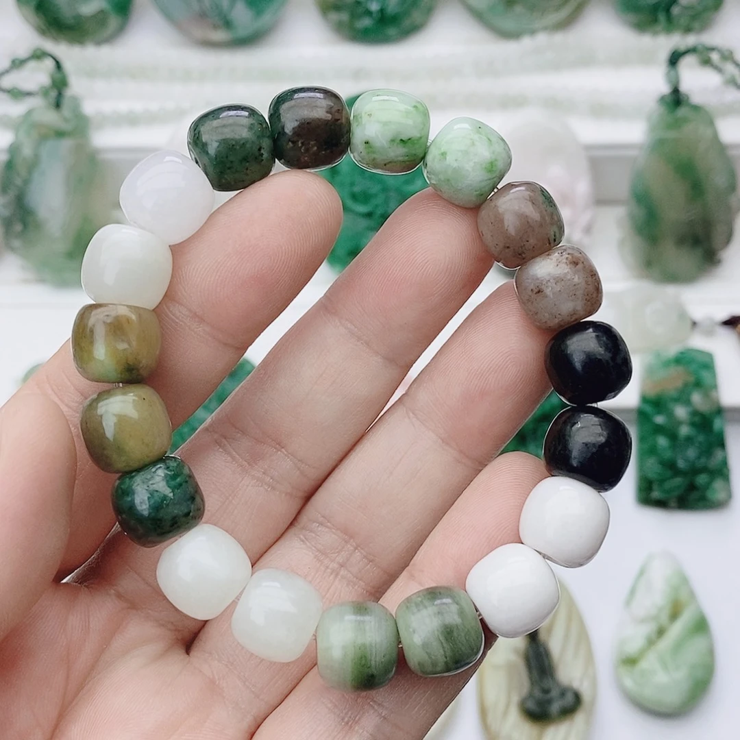 半***圆独山玉未镶嵌颈饰