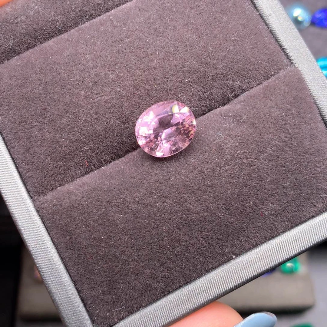 碧玺4.09克拉粉碧玺未镶嵌