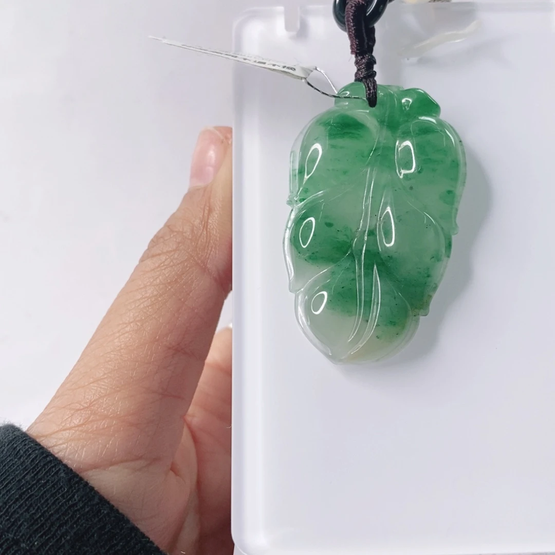 石英质玉未镶嵌颈饰