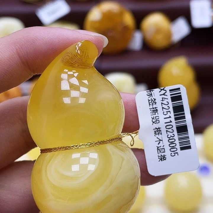 琥珀未镶嵌裸石50.8*29.1*29.7mm 瑕