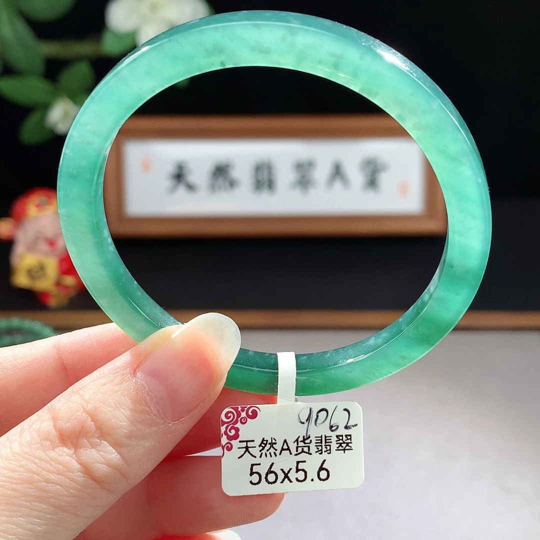 未镶嵌手镯（圆镯）翡翠