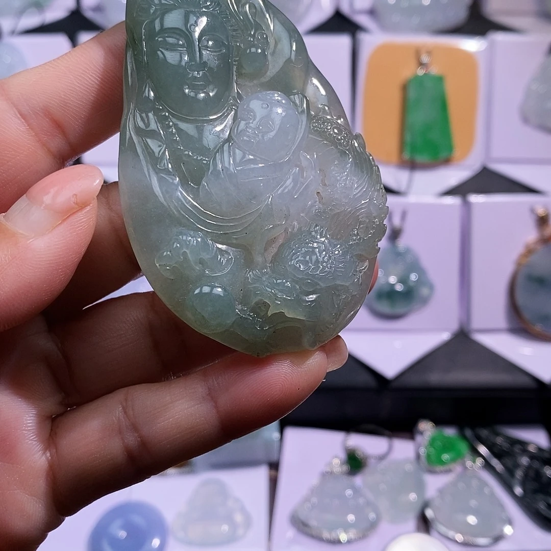 翡翠未镶嵌颈饰送子观音