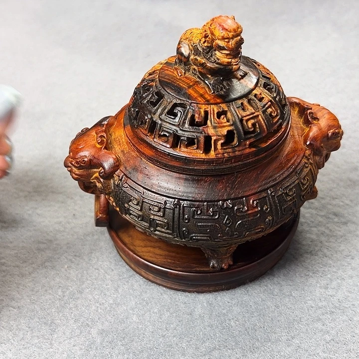 天**间老挝大红酸枝香炉一个